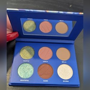 Tresluce little eyeshadow palette